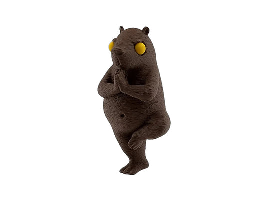 Drei mehrfarbige Capybara-Figuren in Yoga- und Zen-Posen