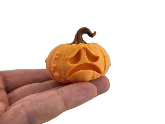 Fünfteiliges Halloween-Kürbisdekorationsset in Orange und Braun