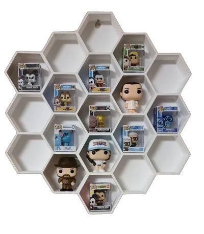 Weißes wabenförmiges Wanddisplay für kleine Sammelfiguren