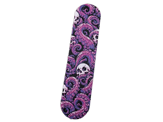 Mehrfarbiges Schädel-Tentakel-Lesezeichen aus PLA in Hot Pink, Purple, Jade White und Schwarz