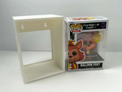 Zwei weiße Wandhalterungen mit Standard-Funko-Pop-Boxen an der Wand – Ansicht 2