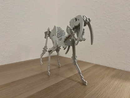 Graues Säbelzahntiger-3D-Puzzle zum Zusammenbauen – Ansicht 2