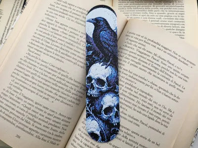 Mehrfarbiges PLA-Lesezeichen mit Gothic-Rabenschädelmotiv – Ansicht 2