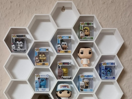 Weißes wabenförmiges Wanddisplay für kleine Sammelfiguren – Ansicht 2