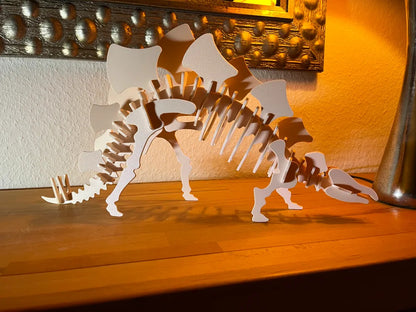 Beigefarbenes Stegosaurus-3D-Puzzle aus zusammengesetzten Teilen – Ansicht 2