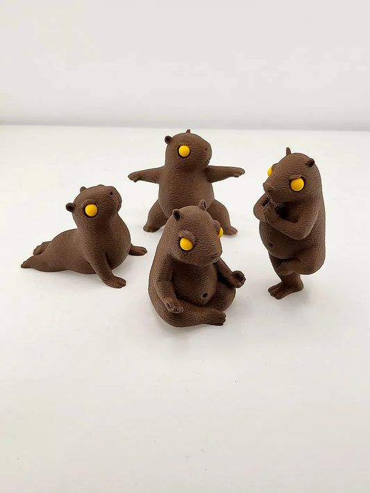 Drei mehrfarbige Capybara-Figuren in Yoga- und Zen-Posen – Ansicht 2