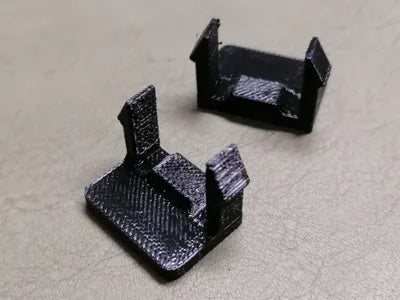 Zwei PETG-Kennzeichenclips für einen Fahrradträger – Ansicht 2