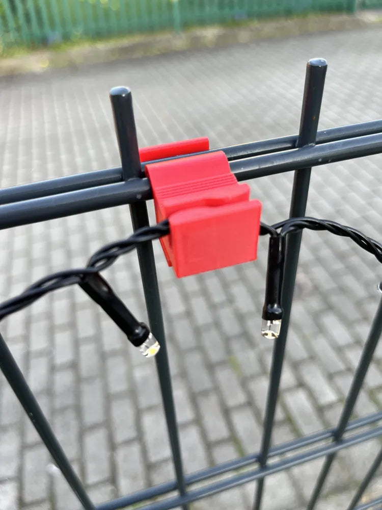 50 PETG-Halteclips für Doppelstabmattenzäune, rot, einklickbar mit wechselbaren Haken, werkzeuglose Montage – Ansicht 2