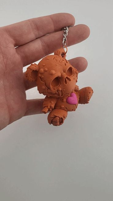 Mehrfarbiger PLA-Schlüsselanhänger mit Teddy-Schädel-Motiv in Cocoa Brown und Pink – Ansicht 3