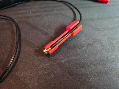 Roter 8-mm-Steckschlüssel mit Kabelschlitz – Ansicht 3