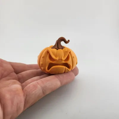 Zwei gruselige Jack-O'-Lantern-Kürbisfiguren als Halloween-Dekoration – Ansicht 3