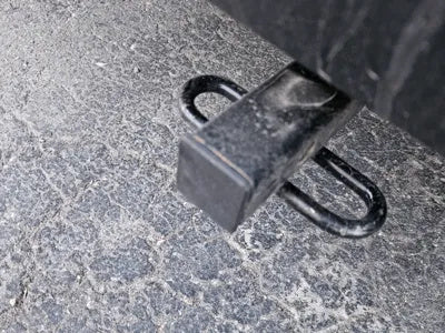 Vier schwarze PLA-Abdeckkappen für 1¼-Zoll-Anhängerkupplungsaufnahmen – Ansicht 3