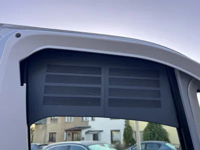3D-gedruckter PETG-Lüftungseinsatz für ein Wohnmobil-Fahrerhausfenster – Ansicht 3