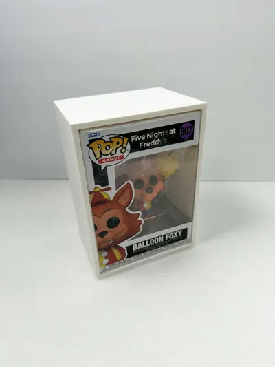 Zwei weiße Wandhalterungen mit Standard-Funko-Pop-Boxen an der Wand – Ansicht 4