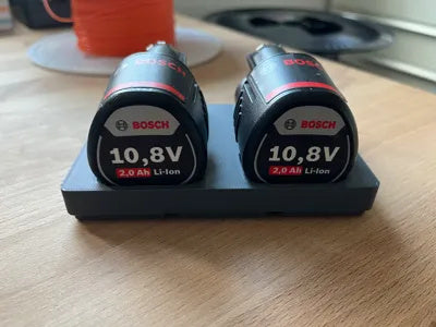 Akkuhalter für zwei liegende Bosch-12-V-Akkus, Gridfinity-kompatibler Organizer-Einsatz aus PLA, Schwarz – Ansicht 4