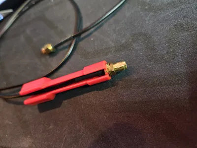 Roter 8-mm-Steckschlüssel mit Kabelschlitz – Ansicht 4