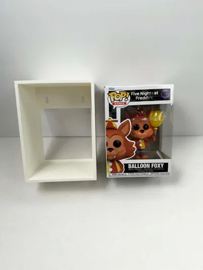 Zwei weiße Wandhalterungen mit Standard-Funko-Pop-Boxen an der Wand – Ansicht 5