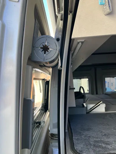 Verstellbarer PETG-Küchenrollenhalter mit Windrosenmotiv – Ansicht 5