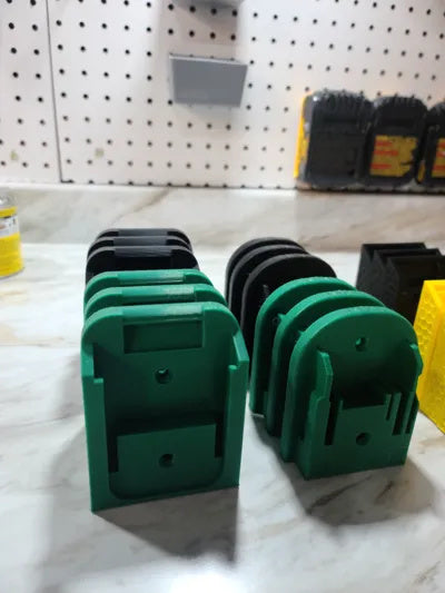 2 schwarze Akkuhalter für Makita-18V-Akkus, PLA, ohne Verriegelung, 22 x 70 x 90 mm, 2er-Set – Ansicht 5