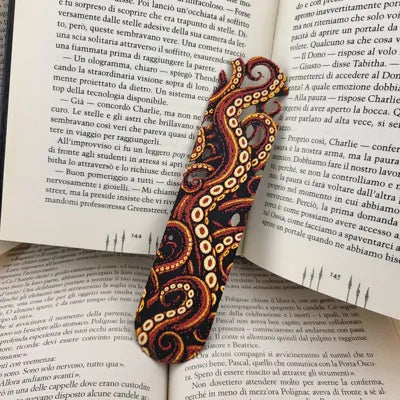 Mehrfarbiges Oktopus-Lesezeichen mit Tentakelmotiv in Sonnengelb, Rot, Elfenbeinweiß und Schwarz – Ansicht 6