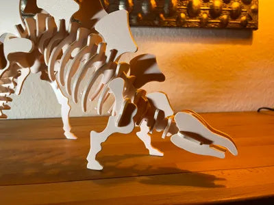 Beigefarbenes Stegosaurus-3D-Puzzle aus zusammengesetzten Teilen – Ansicht 6