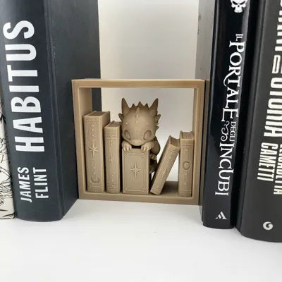 Drachen-Buchnische mit Drache auf einem Stapel alter Bücher – Ansicht 6