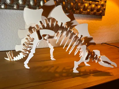 Beigefarbenes Stegosaurus-3D-Puzzle aus zusammengesetzten Teilen – Ansicht 7