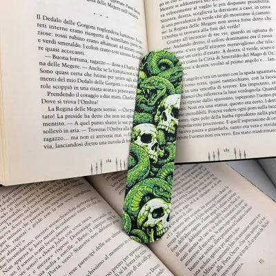 Mehrfarbiges 3D-Lesezeichen mit gotischem Totenkopf und Schlange – Ansicht 7