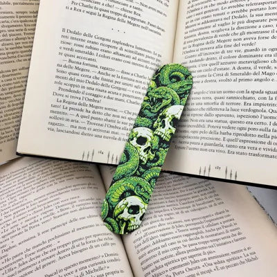 Mehrfarbiges 3D-Lesezeichen mit gotischem Totenkopf und Schlange – Ansicht 8