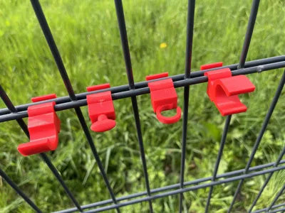 50 PETG-Halteclips für Doppelstabmattenzäune, rot, einklickbar mit wechselbaren Haken, werkzeuglose Montage – Ansicht 8