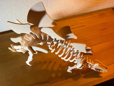 Beigefarbenes Stegosaurus-3D-Puzzle aus zusammengesetzten Teilen – Ansicht 8