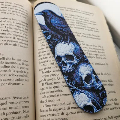 Mehrfarbiges PLA-Lesezeichen mit Gothic-Rabenschädelmotiv – Ansicht 9
